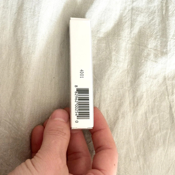 NWT V Kosmetic Eyeshadow Primer - Retails for $21 - 0.20 oz - Picture 10 of 10